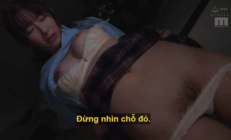 Ông chủ lập mưu đáp trả cô nhân viên dưới quyền kiêu căng lười nhác, suốt ngày bận rộn tán gẫu với người yêu.